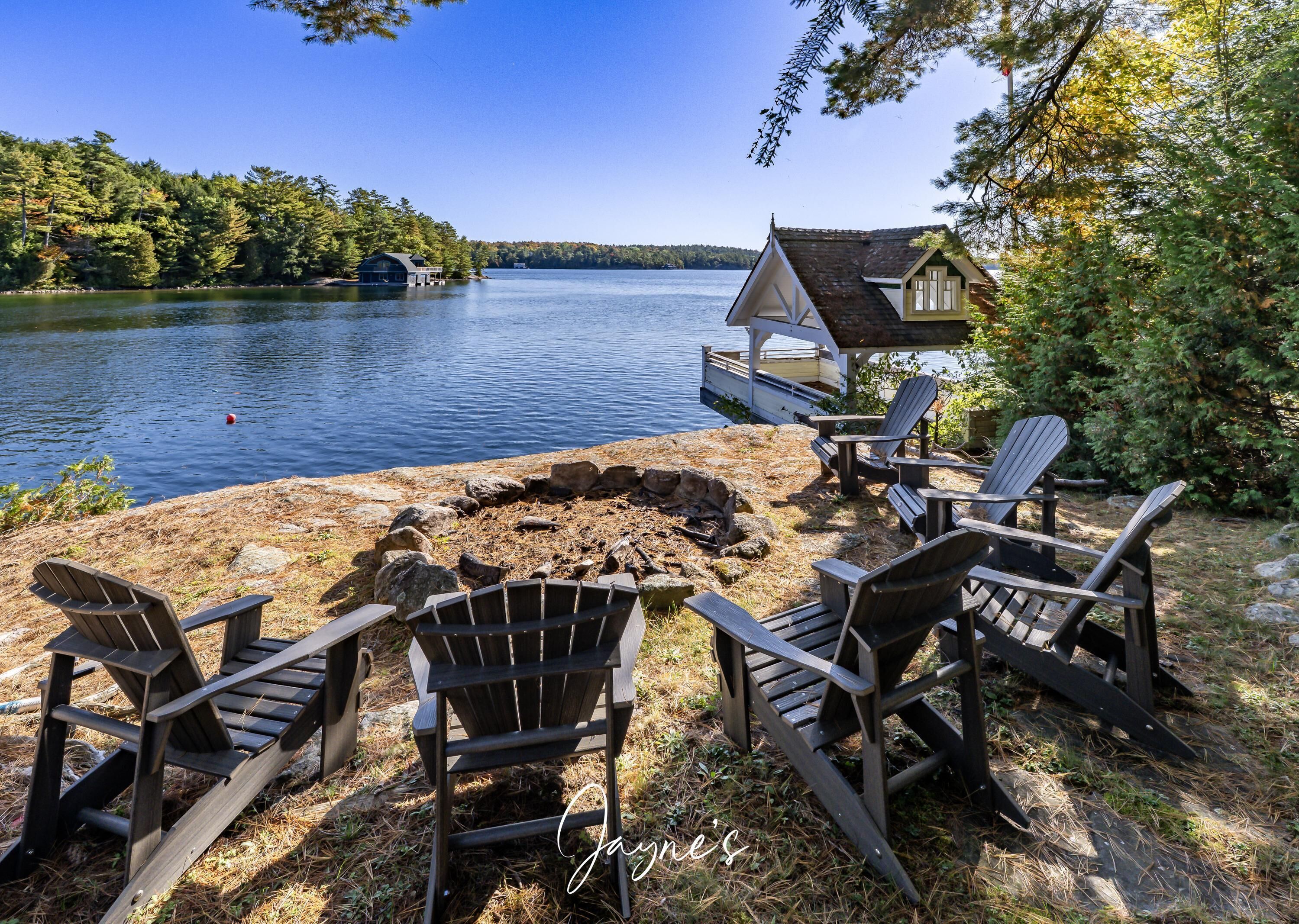 المنطقة المحيطة بالمنشأة