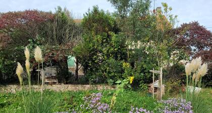 Gite 15 pers. ancien corps de ferme d'une abbaye, des animaux vivent sur place