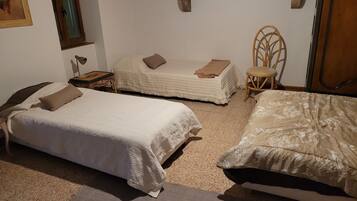 5 bedrooms, iron/ironing board, WiFi