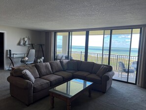 TV, DVD-spiller og bøker