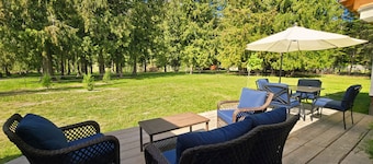 Peaceful Cedar Forest Guesthouse On Historic Farm