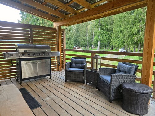 Peaceful Cedar Forest Guesthouse On Historic Farm