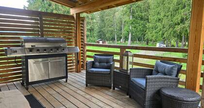 Peaceful Cedar Forest Guesthouse On Historic Farm