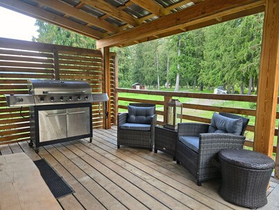 Peaceful Cedar Forest Guesthouse On Historic Farm
