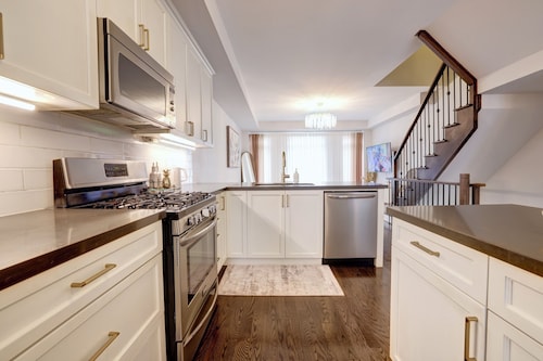 Luxurious Port Credit |Lakefront, Dining & Shopping