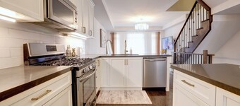 Luxurious Port Credit |Lakefront, Dining & Shopping