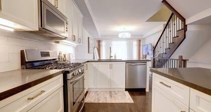 Luxurious Port Credit |Lakefront, Dining & Shopping