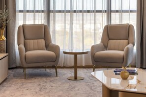 Caja de seguridad en la habitación y escritorio 