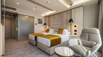 In-room safe, desk, laptop workspace, free WiFi