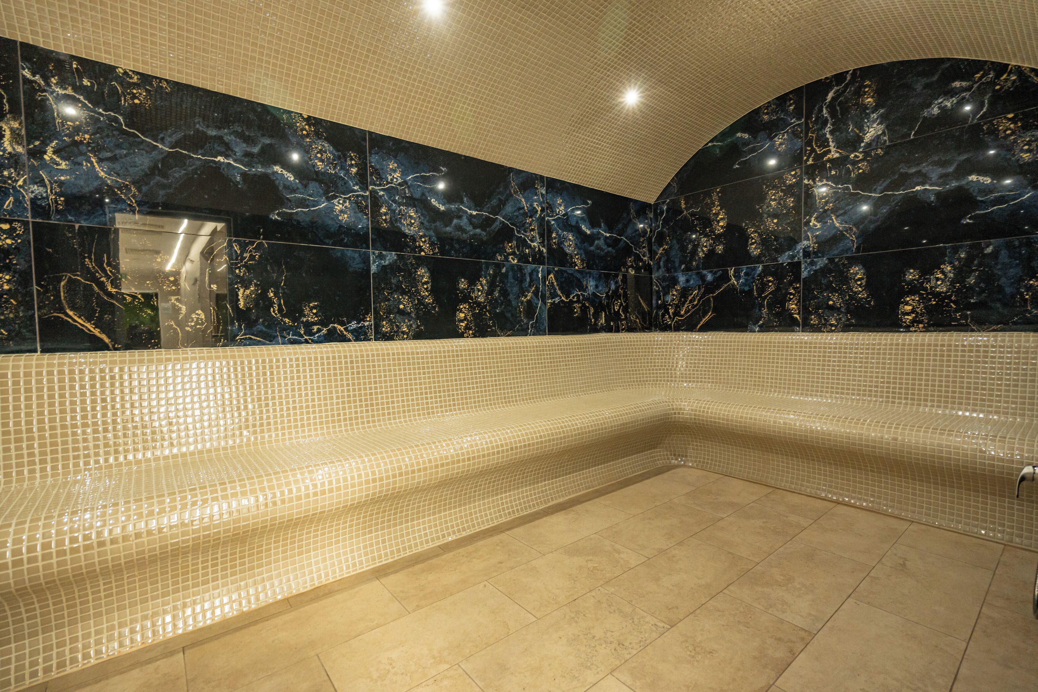 桑拿、湿蒸房、按摩服务