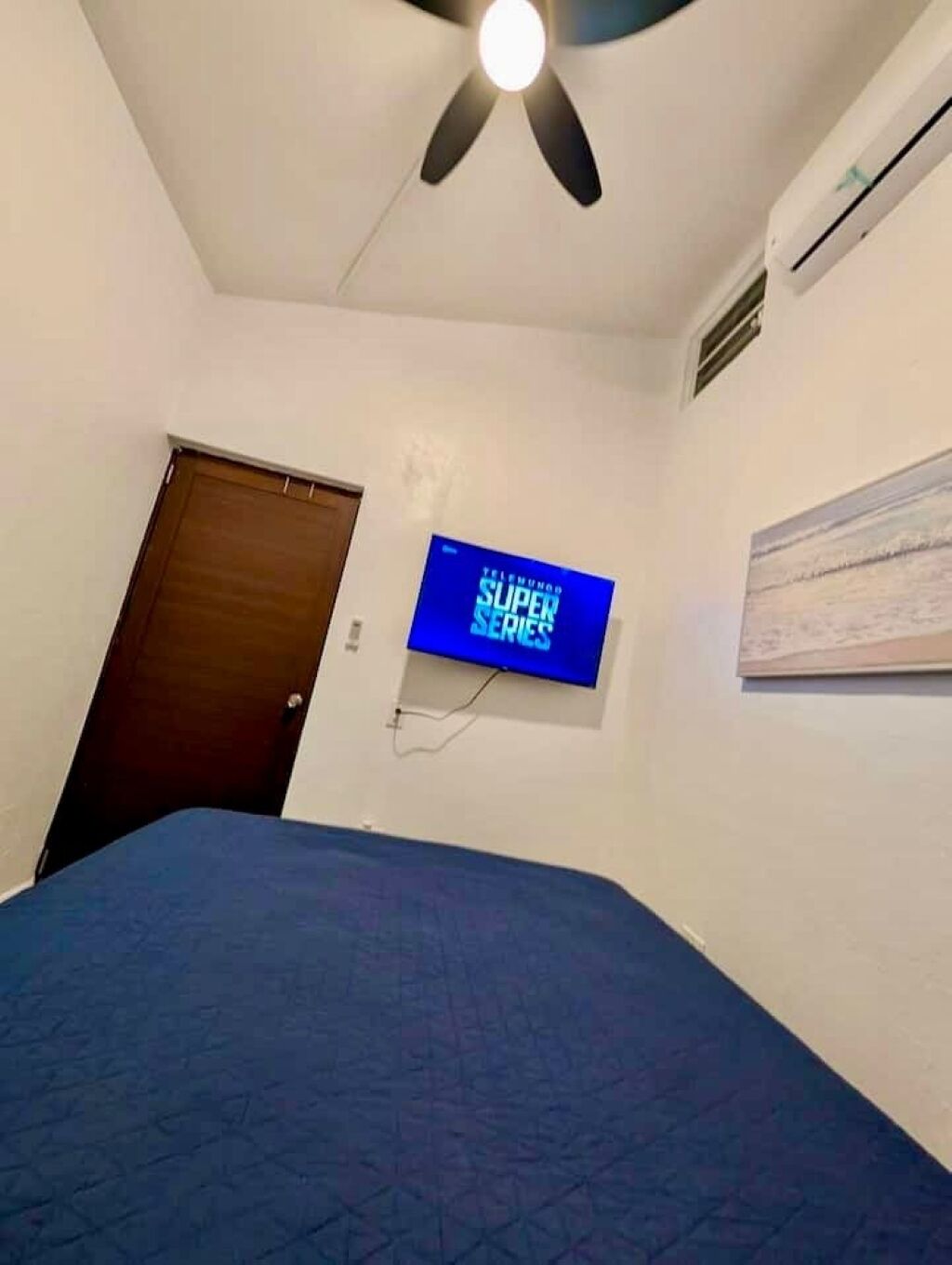 1 habitación, tabla de planchar con plancha, wifi gratis y ropa de cama 