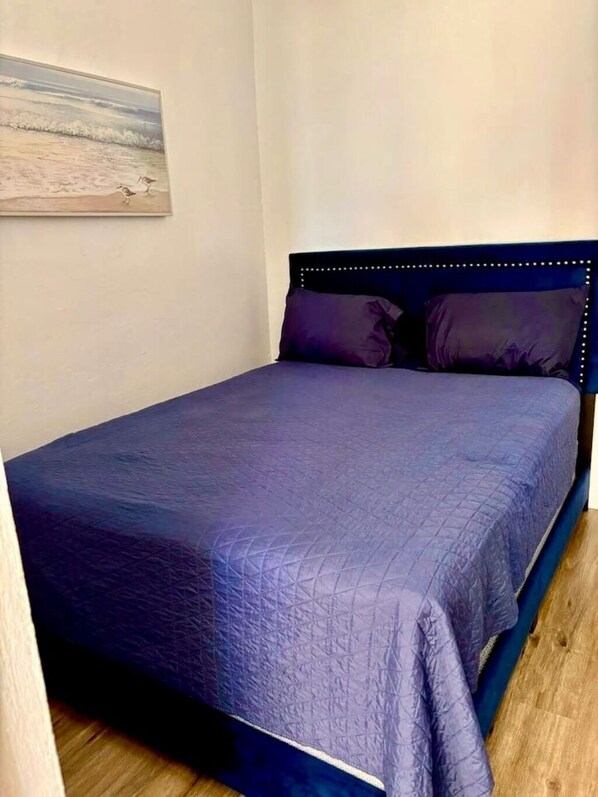 1 chambre, fer et planche à repasser, Wi-Fi gratuit, draps fournis