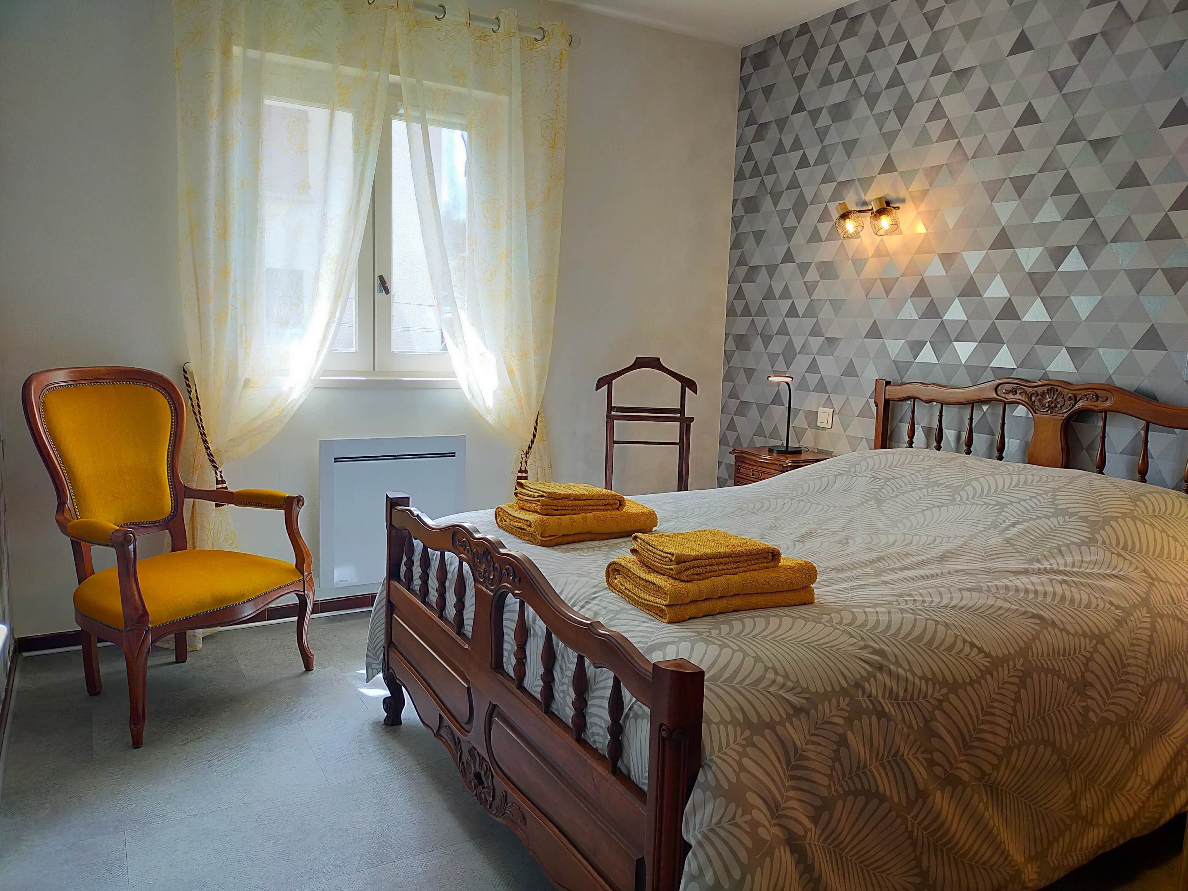 2 chambres, fer et planche à repasser, Wi-Fi gratuit, draps fournis