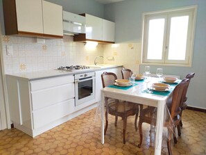 Réfrigérateur, four, plaque de cuisson, lave-vaisselle