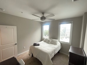 4 chambres, fer et planche à repasser, Wi-Fi, draps fournis
