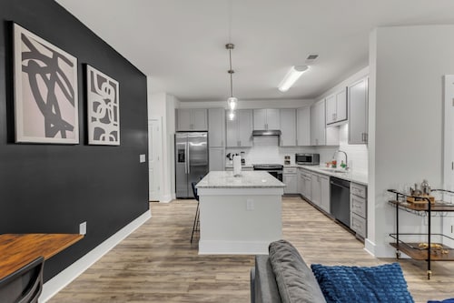 Luxe King 3BR Townhouse Uptown Charlotte