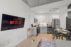 Living area - Luxe 2BR Suite in South End Charlotte (Charlotte)