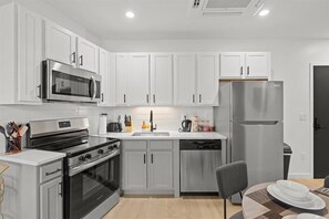 Apartment | Private kitchen - Luxe 2BR Suite in South End Charlotte (Charlotte)