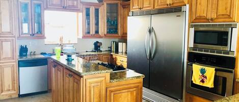 Micro-ondes, four, plaque de cuisson, lave-vaisselle