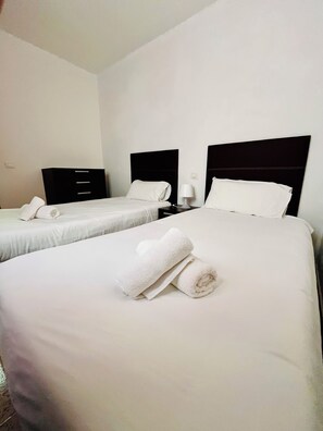 3 soverom, strykejern/-brett, wi-fi (inkludert) og sengetøy