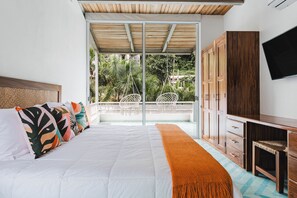 2 bedrooms, WiFi, bed sheets - Stylish 2-bedroom condo blocks from the beach in Sayulita - AC, pool and parking (Sayulita)
