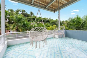 Terrace/patio - Stylish 2-bedroom condo blocks from the beach in Sayulita - AC, pool and parking (Sayulita)