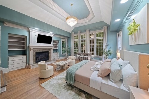 Luxury Raleigh Chateau / 6 Acres /Private Estate