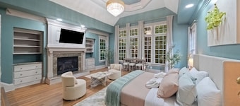 Luxury Raleigh Chateau / 6 Acres /Private Estate