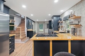 ثلاجة، ميكروويف، فرن، موقد طهي مسطح