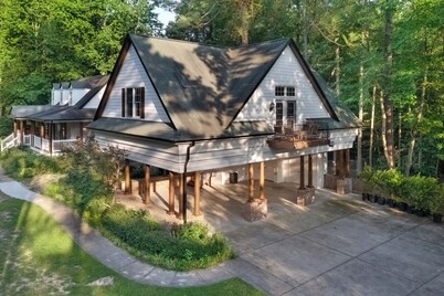 Luxury Raleigh Chateau / 6 Acres /Private Estate