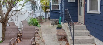 Mins to waterfront, downtown Sandusky,OH - 4bdrm+ Qn sofa bed + dogs ok, slps 10