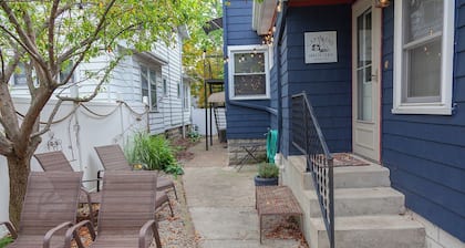 Mins to waterfront, downtown Sandusky,OH - 4bdrm+ Qn sofa bed + dogs ok, slps 10