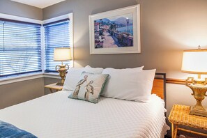 4 habitaciones, tabla de planchar con plancha, internet y ropa de cama