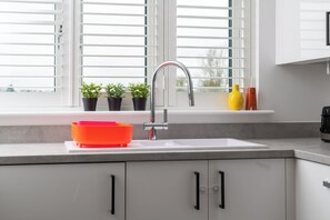 Mikrowelle, Ofen, Geschirrspüler