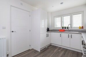 Mikrowelle, Ofen, Geschirrspüler