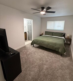 3 عدّة غرف نوم ومكواة/لوح كي وواي فاي مجانًا وملاءات أسرّة