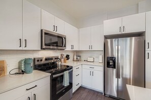 Køleskab, mikrobølgeovn, ovn, opvaskemaskine