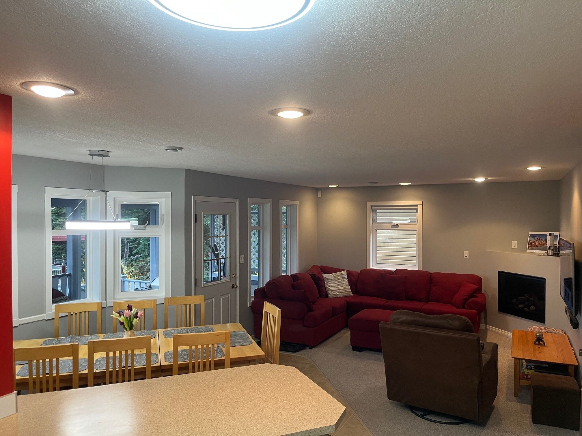 TV, fireplace, computer monitors