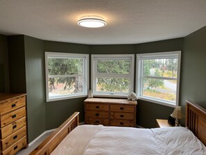 4 bedrooms, desk, free WiFi, bed sheets