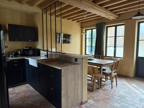 Mikroaaltouuni, uuni, liesi, astianpesukone