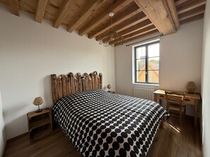 3 makuuhuonetta, ilmainen Wi-Fi, vuodevaatteet