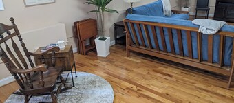 Delightful 2-bedroom apartment walking distance to UGA stadium and Five Points