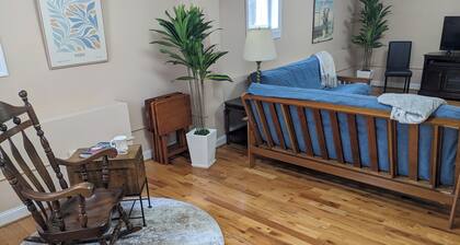 Delightful 2-bedroom apartment walking distance to UGA stadium and Five Points