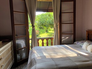 Maison Confort, véranda, vue jardin | Rideaux occultants, fer et planche à repasser, Wi-Fi gratuit