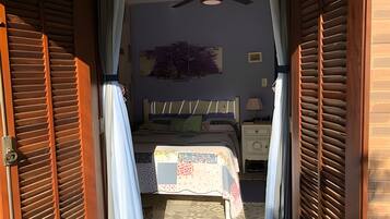 Rideaux occultants, fer et planche Ă  repasser, Wi-Fi gratuit