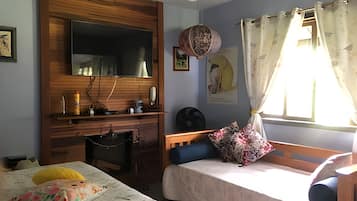 Villa | Blackout drapes, iron/ironing board, free WiFi