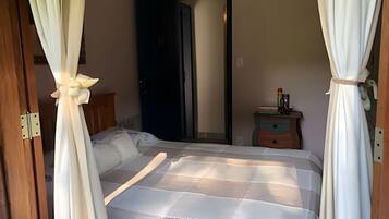 Villa | Blackout curtains, iron/ironing board, free WiFi