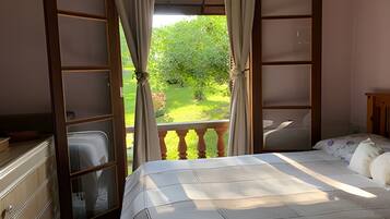 Villa | Blackout curtains, iron/ironing board (on request), free WiFi