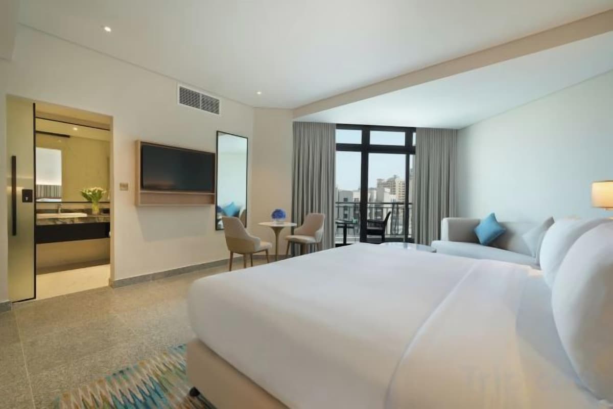 Guest Room with Balcony - King Bed