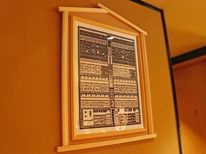 A framed artwork with a grid pattern, mounted on a wall. - Stay Sakura Tokyo Asakusa Yokozuna Hotel (Tokyo)